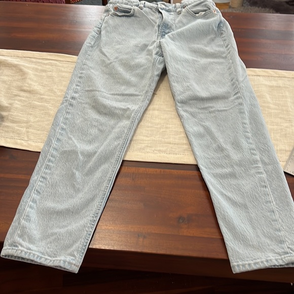 Gap Mom Jeans Boyfriend Light Wash Size 4 R - Picture 4 of 6